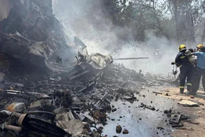 Hiện trường vụ rơi máy bay của hãng Air India, ngày 12/6/2025. (Ảnh: Tân Hoa Xã)