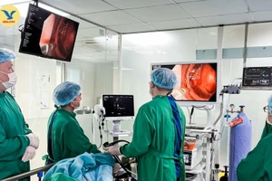Trung tâm Tiêu hóa MEDLATEC làm chủ kỹ thuật nội soi siêu âm.