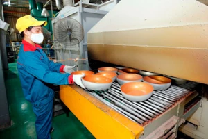 Sản xuất đồ gia dụng tại nhà máy của Tập đoàn Sunhouse. (Ảnh TUỆ NGHI)