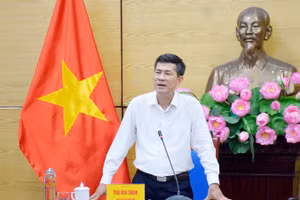 Đồng chí Thái Văn Thành, Phó Chủ tịch Ủy ban nhân dân tỉnh Nghệ An chủ trì cuộc họp. (Ảnh: PHAN QUỲNH)