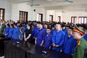 Các bị cáo tại phiên tòa. (Ảnh: TTH)