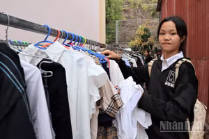 Học sinh Trường phổ thông dân tộc bán trú trung học cơ sở Mỹ Lý tại khu ký túc xá. (Ảnh: TTH)
