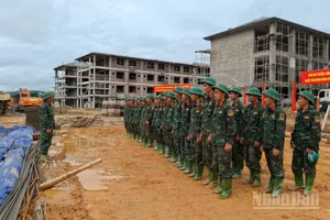 Quán triệt một số nội dung tới cán bộ, chiến sĩ tại công trường.