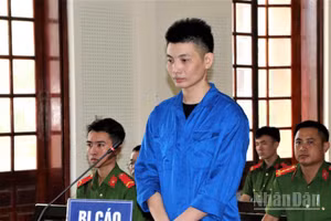 Bị cáo Bàn Văn Vỹ tại phiên tòa. (Ảnh: TTH)