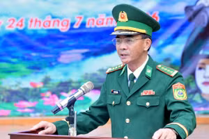 Đại tá Hồ Quyết Thắng, Phó Chỉ huy trưởng kiêm Tham mưu trưởng Bộ đội Biên phòng tỉnh Nghệ An chỉ đạo lễ ra quân.