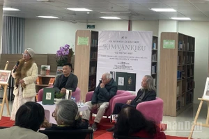 Bà Nguyễn Thu Giang, vợ của họa sĩ Nguyễn Tư Nghiêm, chia sẻ về họa sĩ và những bức tranh Kiều.