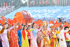 Các nghệ sĩ diễu hành trong Lễ kỷ niệm 80 năm Quốc khánh 2/9. (Ảnh: DUY LINH)