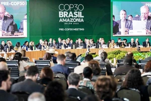 Một phiên thảo luận trong khuôn khổ Hội nghị COP30 tại Brazil. Ảnh: RAFA NEDDEMEYER