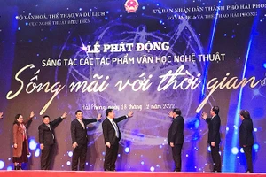 Phát động sáng tác “Sống mãi với thời gian”