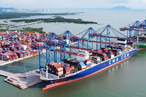 Việc phát triển các các tầng giá trị logistics xanh sẽ tạo bước nhảy vọt về năng lực cạnh tranh cho các trung tâm trung chuyển, logistics. Ảnh: KHIẾU MINH