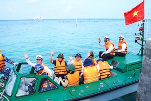 Rời đảo Len Đao. Ảnh: TRẦN SƠN HẢI