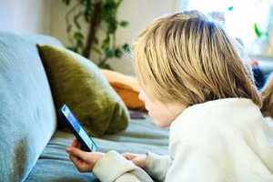 Đan Mạch hạn chế trẻ em sử dụng mạng xã hội