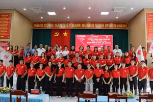 Quang cảnh Lễ khai mạc chương trình “Hành trình đỏ” và Ngày hội hiến máu tình nguyện “Giọt hồng đất An Giang” năm 2026. 