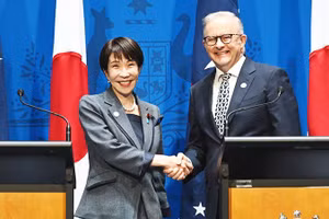 Hai nhà lãnh đạo Nhật Bản (bên trái) và Australia cam kết nâng tầm hợp tác. Ảnh: THE KOREA HERALD
