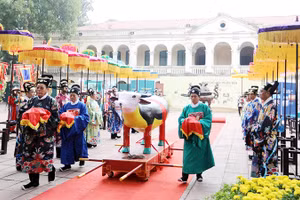 Lễ Tiến xuân ngưu tại Hoàng thành Thăng Long. 