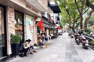 Vỉa hè thông thoáng dành cho người đi bộ.