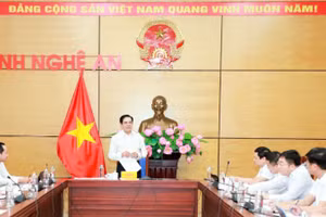 Ông Võ Trọng Hải, Chủ tịch Ủy ban nhân dân tỉnh Nghệ An phát biểu tại cuộc họp. 
