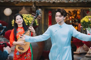 Diệu Thảo và Lưu Quốc Vượng trong MV. (Ảnh: JM)