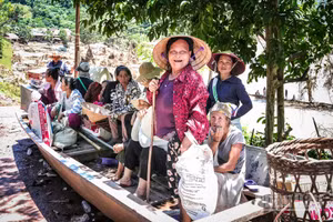 [Ảnh] Miền Tây Nghệ An: Cứu trợ khẩn cấp đến với bản Xiềng Tắm, xã Mỹ Lý sau lũ quét