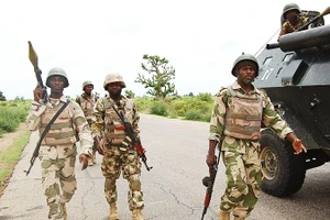 Binh sĩ Nigeria trong một chiến dịch truy quét Boko Haram ở vùng đông bắc. Ảnh: CNN