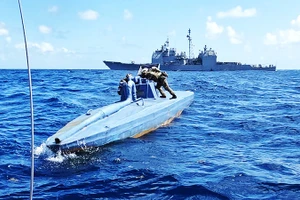 Hải quân Mỹ bắt giữ một tàu ngầm chở ma túy tại Caribe. Ảnh: ABC NEWS
