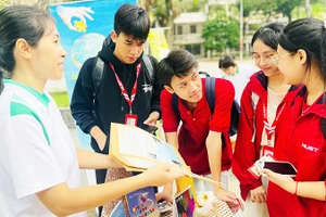 Các sinh viên tham gia hoạt động trải nghiệm của Inner Space.