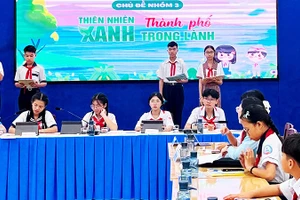 Các đại biểu thiếu nhi hiến kế tại phiên thảo luận.