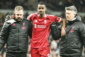 Isak đối mặt chấn thương nghiêm trọng