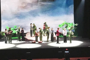 Vở "Đêm trăng đầm Hạ" của Nhà hát Kịch Hà Nội tham dự liên hoan.