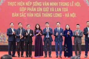 Lãnh đạo thành phố Hà Nội, Sở Văn hóa và Thể thao, đại diện các phường/xã tại lễ phát động. (Ảnh: BTC)