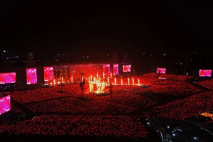 Toàn cảnh Y concert nhìn từ trên cao. (Ảnh: YeaH1)