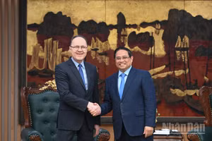 Thủ tướng Phạm Minh Chính và Đại sứ Liên bang Nga Gennady Bezdetko.