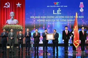 Thủ tướng Phạm Minh Chính trao Huân chương Lao động hạng Nhất cho VTV.