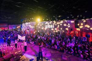 “Ước gì triển lãm kéo dài thêm nhiều ngày nữa để chúng mình được đi thêm nhiều lần, học thêm nhiều điều nữa” là chia sẻ chung của nhiều bạn trẻ sau khi tham quan triển lãm “95 năm Cờ Đảng soi đường”.