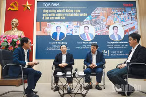 Các diễn giả tại buổi tọa đàm. (Ảnh: HỒNG QUÂN)