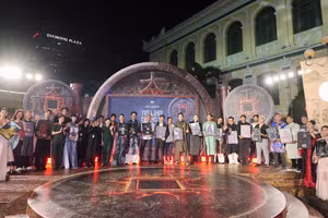 Đoàn làm phim tại buổi showcase. (Ảnh: Đoàn làm phim cung cấp)