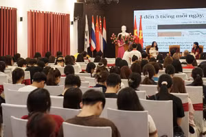 Buổi tọa đàm thu hút đông đảo sinh viên các ngành kinh tế tham gia. (Ảnh: Nhã Nam)