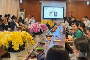 Juan Villoro tại buổi giao lưu tại Trường đại học Văn hóa Hà Nội.