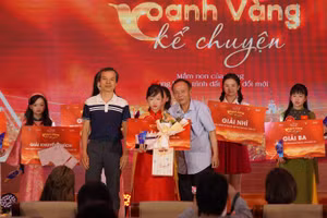 Thí sinh Hoàng Ngọc Bảo Anh được trao giải Nhất.