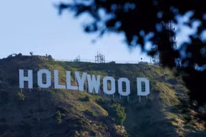 Giới biên kịch đạt thỏa thuận lịch sử với các hãng phim Hollywood.