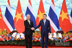 Thủ tướng Lê Minh Hưng và Chủ tịch Quốc hội kiêm Chủ tịch Hạ viện Vương quốc Thái Lan Sophon Zaram.
