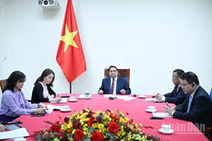 Thủ tướng Phạm Minh Chính điện đàm với Thủ tướng Algeria Sifi Ghrieb.