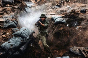 Cảnh trong phim "Mưa đỏ". (Ảnh minh họa: Galaxy Studio)