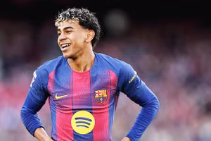 Yamal xô đổ kỷ lục của Mbappe