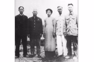 Một số đồng chí trong chi bộ Đảng Cộng sản Việt Nam đầu tiên tại Khu mỏ Mạo Khê. Ảnh tư liệu