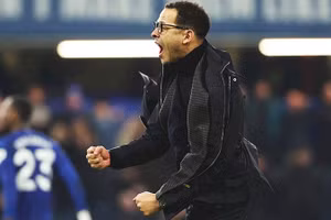 Tân HLV Liam Rosenior phấn khích vì những màn lội ngược dòng đầy cảm xúc của Chelsea.