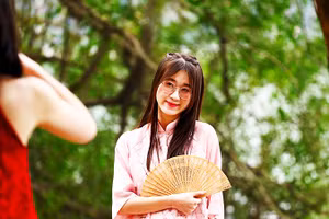 Áo dài cách tân kết hợp truyền thống và hiện đại được giới trẻ ưa chuộng.