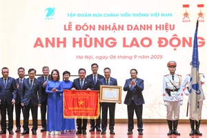 Thủ tướng Phạm Minh Chính trao danh hiệu Anh hùng Lao động cho Tập đoàn Bưu chính Viễn thông Việt Nam (VNPT).