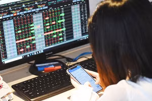 Dòng tiền mạnh ngoài dự báo