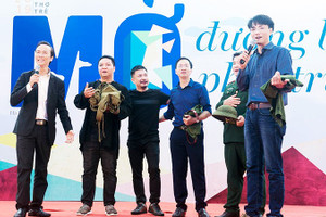 Cùng ở lại với mùa xuân